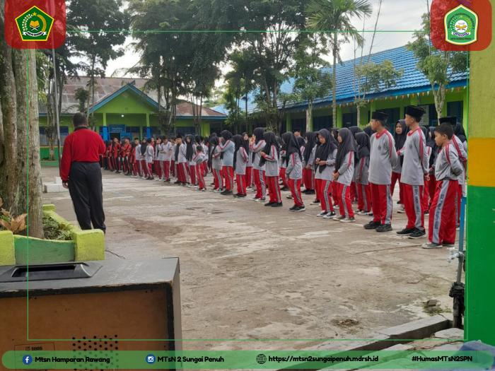 PEMBINAAN APEL PAGI SEBELUM KEGIATAN PENGEMBANGAN DIRI
