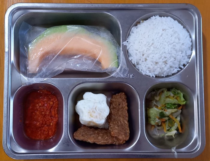Selasa Bergizi! Siswa MTsN 2 Sungai Penuh Nikmati Makan Bergizi Gratis dari Pemerintah