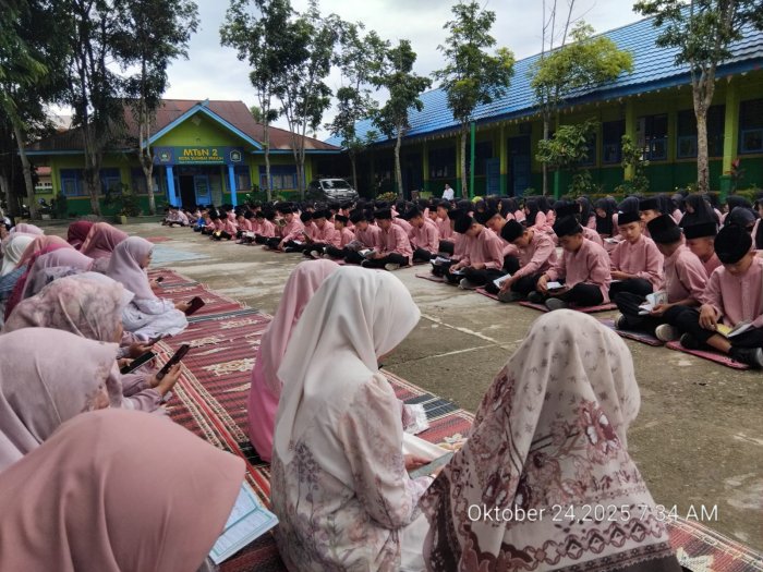 MTsN 2 Sungai Penuh Tingkatkan Iman Siswa lewat Yasinan dan Tahlilan, Petugas Kelas VII C