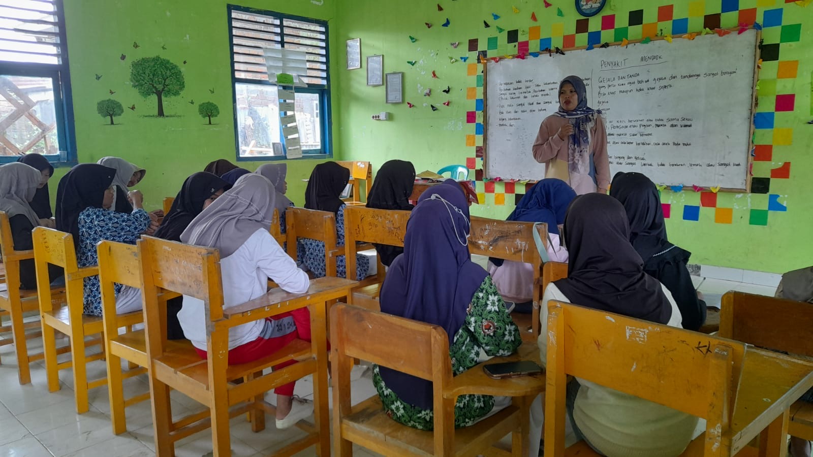 Latihan Rutin Mingguan PMR MTsN 2: Membangun Keterampilan dan Kesadaran akan Kemanusiaan