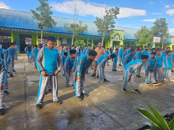 Semangat Sehat! MTsN 2 Sungai Penuh Laksanakan Senam Pagi