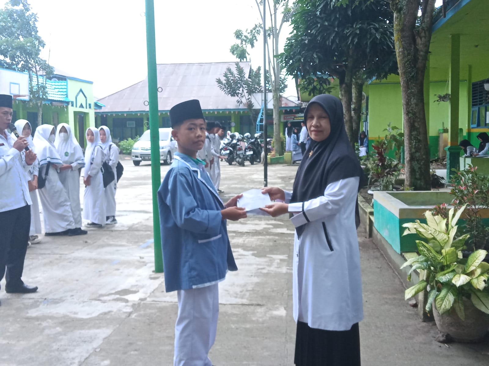 Pelepasan Siswa MTsN 2 Sungai Penuh untuk Mengikuti Perlombaan Karate Tingkat Nasional