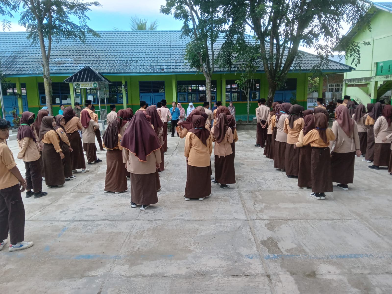 SMA IT Sungai Penuh Sosialisasikan Program Unggulan ke MTsN 2 Sungai Penuh