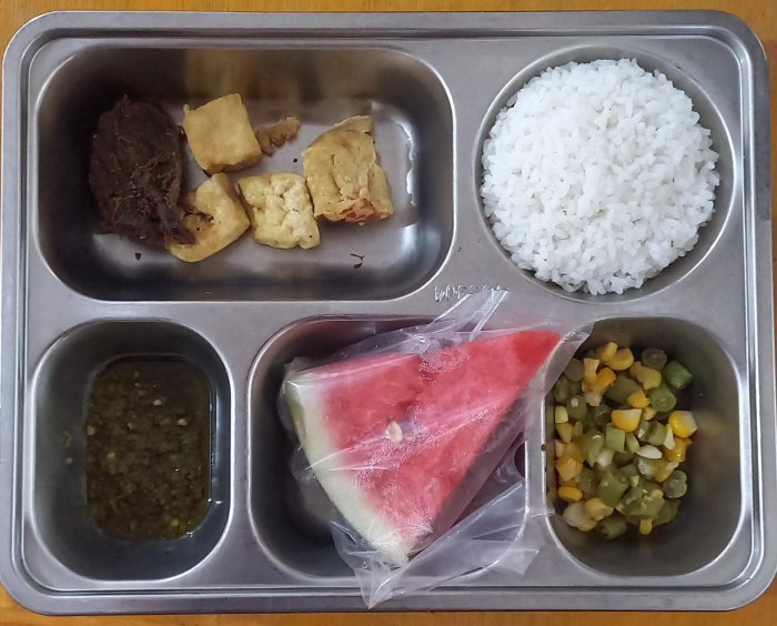 Bangun Generasi Sehat dan Cerdas, Siswa MTsN 2 Sungai Penuh Terima Makan Bergizi Gratis Bangun Generasi Sehat dan Cerdas, Siswa MTsN 2 Sungai Penuh Terima Makan Bergizi Gratis