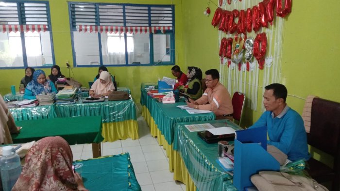 Perkuat Kinerja Madrasah, Kepala MTsN 2 Sungai Penuh Pimpin Rapat Koordinasi