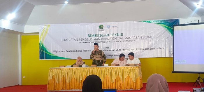 Menuju Layanan Pendidikan Digital, Operator MTsN 2 Sungai Penuh Ikuti Penguatan RDM Menuju Layanan Pendidikan Digital, Operator MTsN 2 Sungai Penuh Ikuti Penguatan RDM