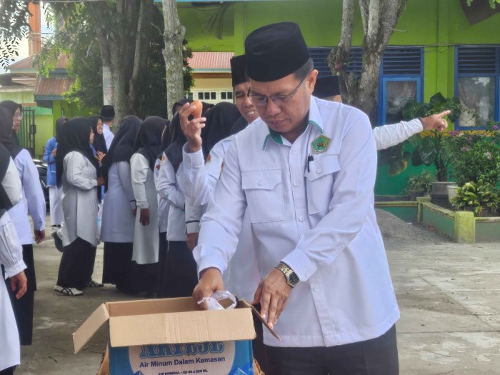 MTsN 2 Sungai Penuh Gelar Kembali Program 3S: Segenggam Beras, Sebutir Telur, Seribu Rupiah