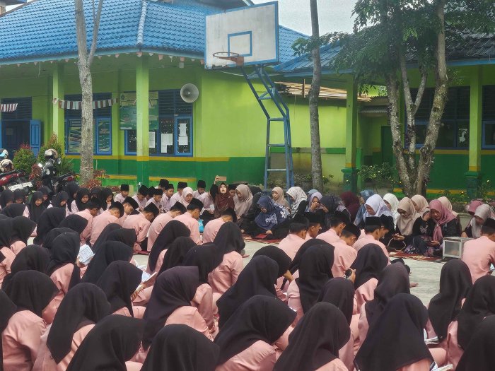 MTsN 2 Sungai Penuh Laksanakan Yasinan dan Tahlilan Rutin, Kelas VII D Bertugas