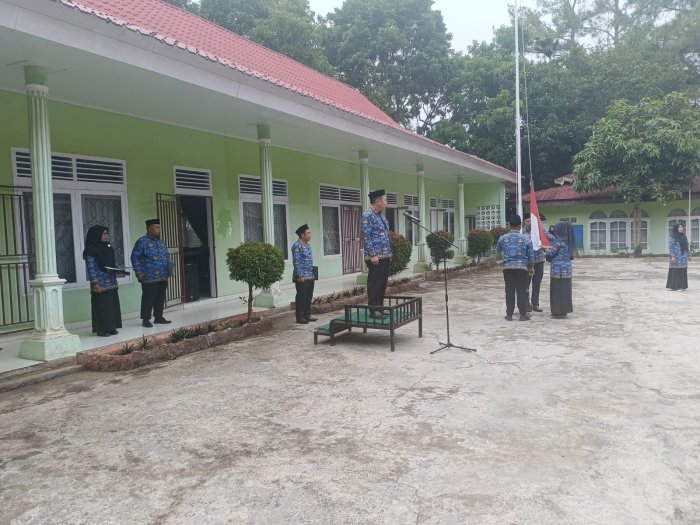 Peringati Hari Sumpah Pemuda, MTsN 2 Sungai Penuh sukses Pimpin Upacara Sumpah Pemuda di Kemenag Sungai Penuh