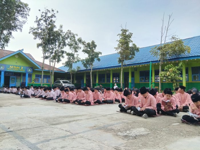 Bangun Karakter Religius, MTsN 2 Sungai Penuh Adakan Yasinan dan Tahlilan Bersama