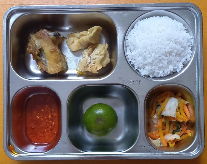 â€œSenin Sehat! Siswa MTsN 2 Sungai Penuh Memperoleh Makan Bergizi Gratis dari Pemerintahâ€