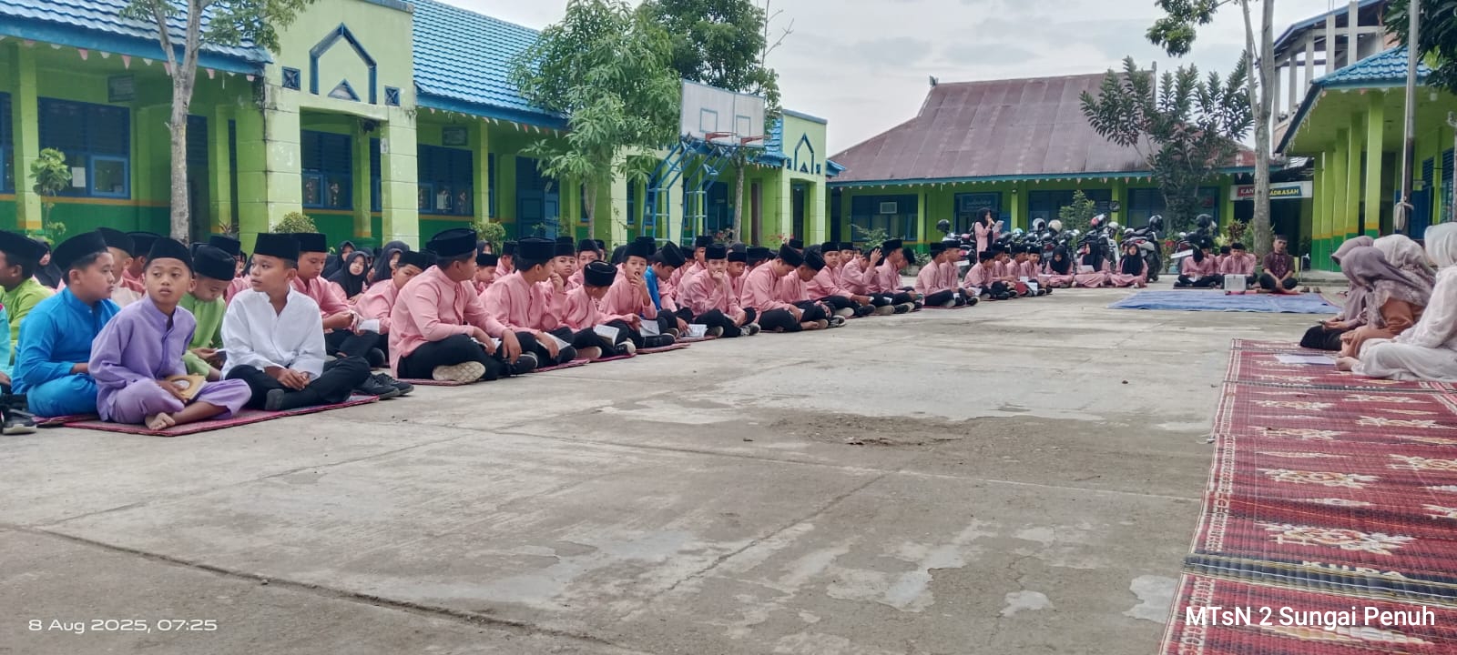 MTsN 2 Sungai Penuh Gelar Yasinan, Tahlil, dan Pengajian Bersama dengan Kelas IX C sebagai Petugas
