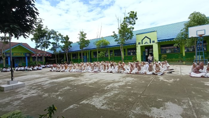 MTsN 2 Sungai Penuh Peringati Maulid Nabi Muhammad SAW, Pencermah Ustad Kurniadi, S.Hi
