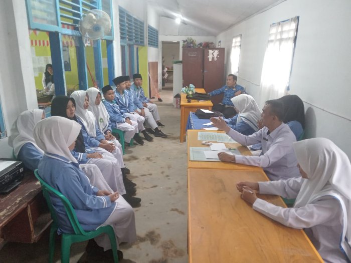 Menuju Pemilu OSIM 2025, MTsN 2 Sungai Penuh Laksanakan Rapat Pembinaan Panitia dan Calon Ketua OSIM