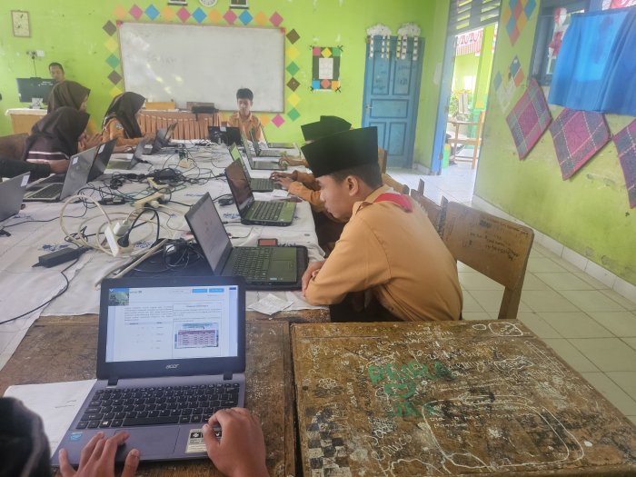 Pelaksanaan  ANBK Hari Kedua di MTsN 2 Sungai Penuh Berjalan Dengan Lancar