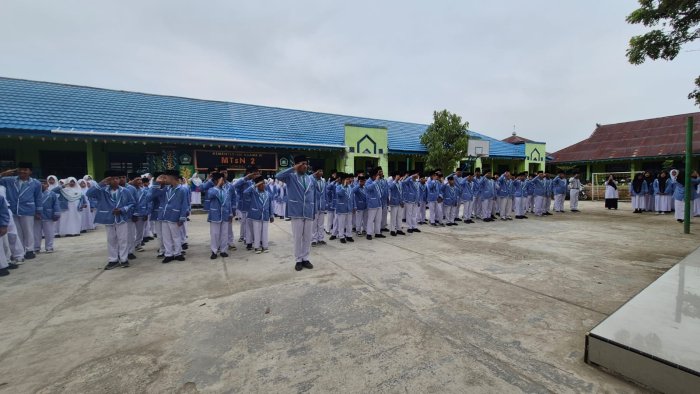 Disiplin Hari Ini, Prestasi Esok! Kepala MTsN 2 Sungai Penuh Tekankan Disiplin Dalam Amanatnya