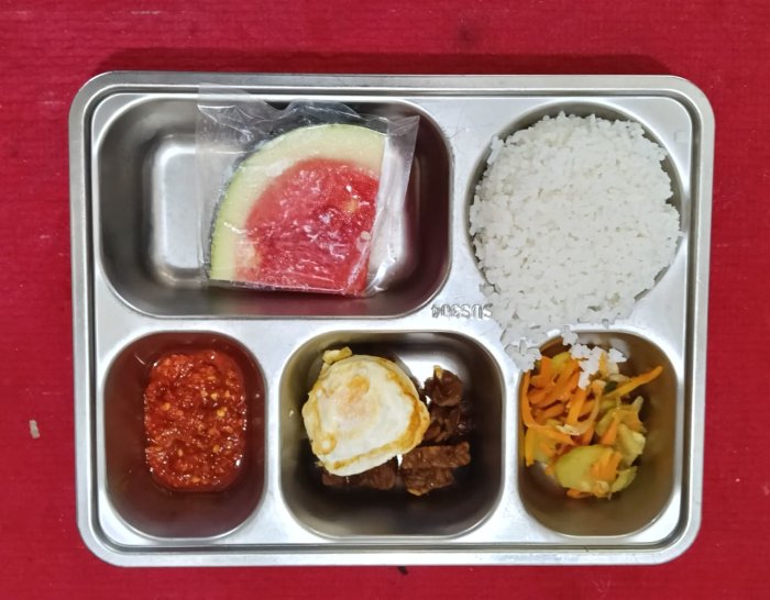 MTsN 2 Sungai Penuh Sediakan Menu Makan Bergizi Gratis Kamis, 5 Februari 2026