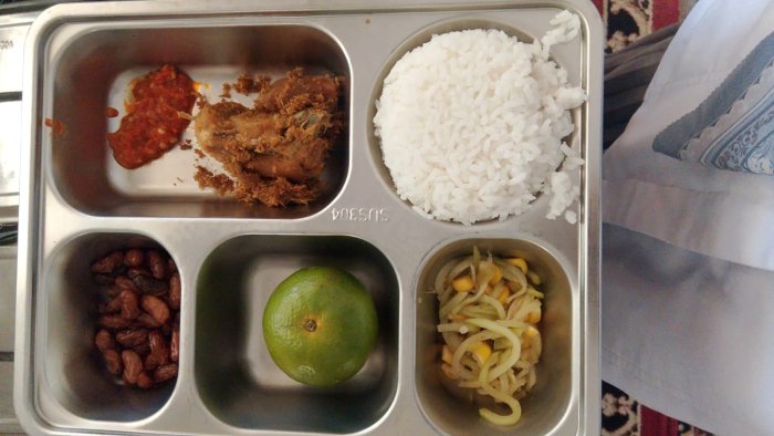 Menu Makan Bergizi Gratis di MTsN 2 Sungai Penuh Selasa, 27 Januari 2026