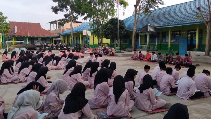 Perkuat Karakter Religius, MTsN 2 Kota Sungai Penuh Rutin Laksanakan Yasinan dan Tahlilan Perkuat Karakter Religius, MTsN 2 Kota Sungai Penuh Rutin Laksanakan Yasinan dan Tahlilan