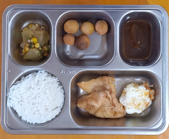 Dukung Generasi Sehat, Pemerintah Bagikan Makanan Bergizi di MTsN 2 Sungai Penuh