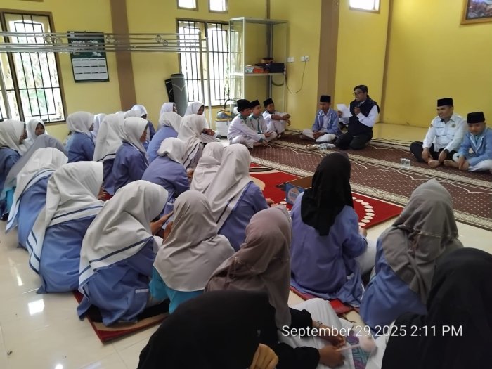 Tim Rohis MTsN 2 Sungai Penuh Gelar Kajian Perdana Bertema Menjadi Sebaik-baik Remaja