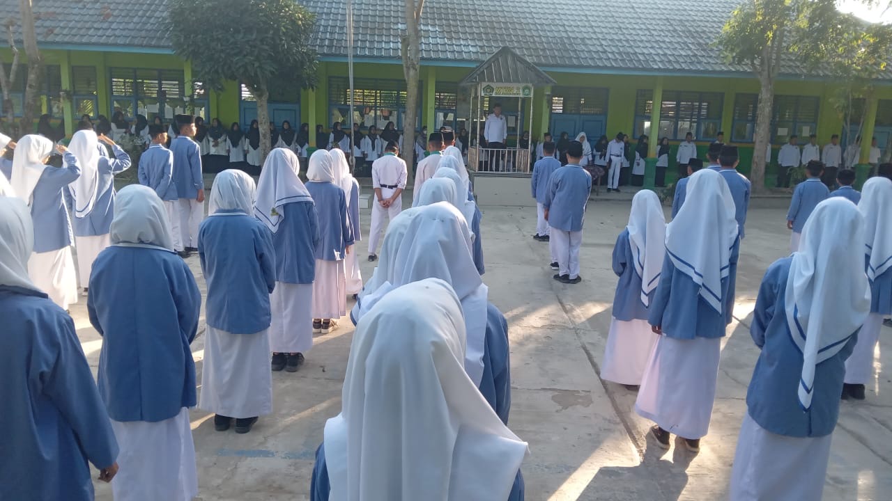 Sambut Liburan Semester Genap, MTsN 2 Sungai Penuh Gelar Upacara Bendera Terakhir