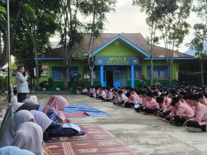 MTsN 2 Sungai Penuh Gelar Yasinan, Tahlilan, dan Doa Bersama, Kepala Madrasah Tekankan Disiplin