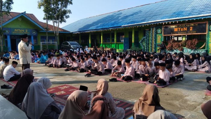 Perkuat Nilai Keagamaan, MTsN 2 Sungai Penuh Ajak Siswa Wujudkan Zero Bullying dan Peduli Masjid