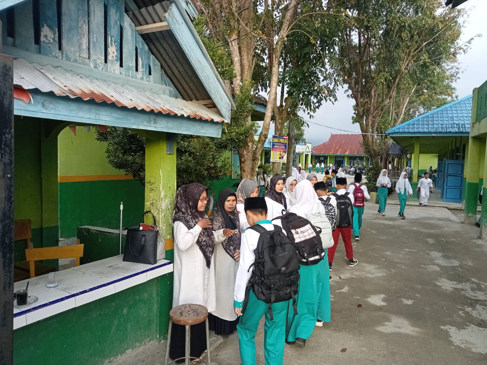 MTsN 2 Sungai Penuh Membangun Karakter Siswa Hormat dan Sopan Melalui Budaya 3S