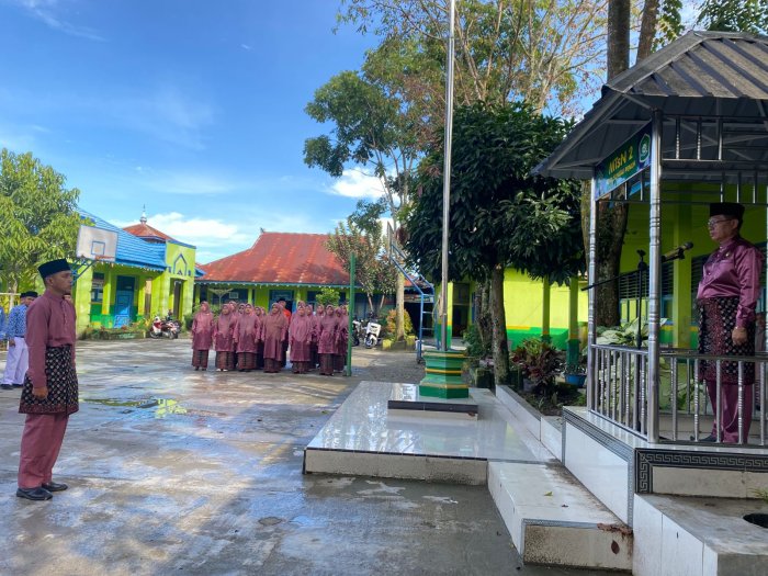 Hardiknas 2026 di MTsN 2 Sungai Penuh: Kepala Madrasah Gaungkan Pesan Menteri Agama