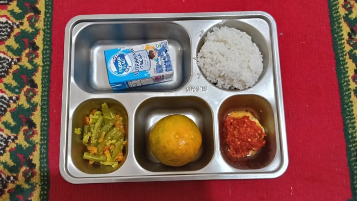 MTsN 2 Laksanakan Program Makan Bergizi Gratis, Siswa Dapat Menu Ini!