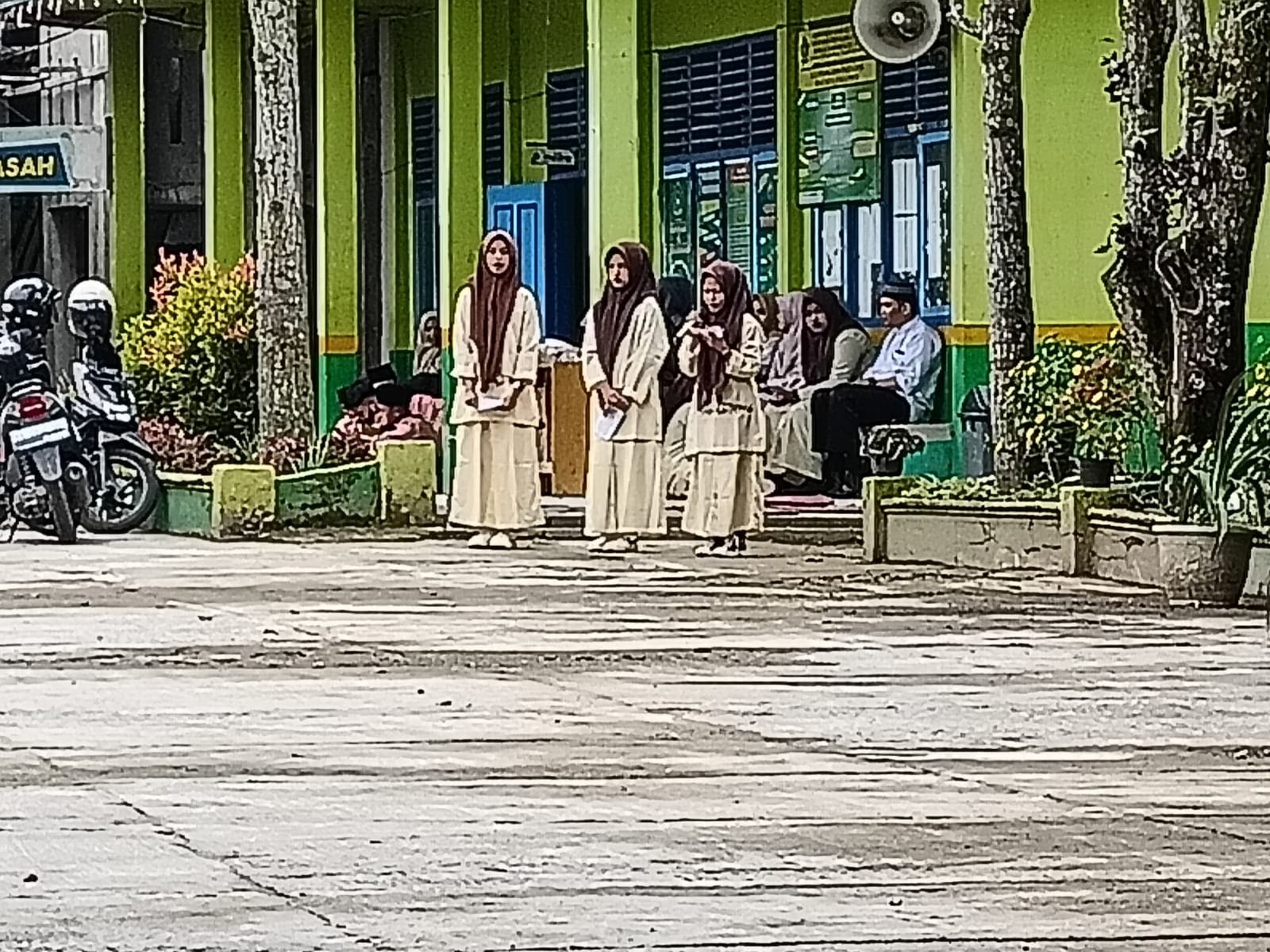 Yasinan Tetap Kondusif Walaupun Gerimis Hiasi Acara