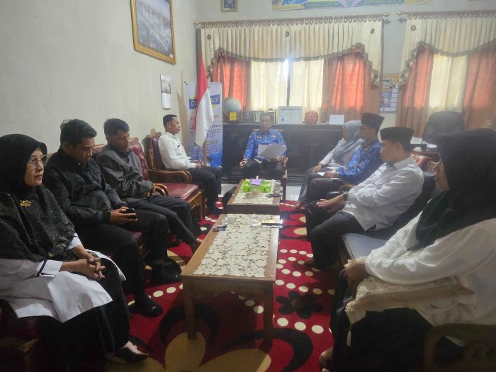Sinergi Baru: Kepala MTsN 2 Sungai Penuh Pimpin Rapat Bersama Wakil Kepala dan PPPK Baru