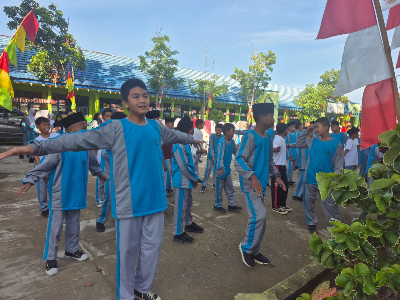 Program Senam Sehat ala MTsN 2 Sungai Penuh Tingkatkan Kebersamaan Siswa