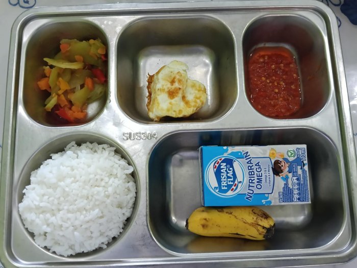 Selasa Sehat! Siswa MTsN 2 Sungai Penuh Nikmati Makan Bergizi Gratis dari Pemerintah