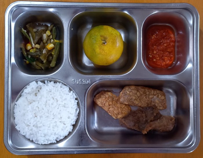 Enak dan Bergizi! Siswa MTsN 2 Sungai Penuh Terima Makanan Bergizi Gratis