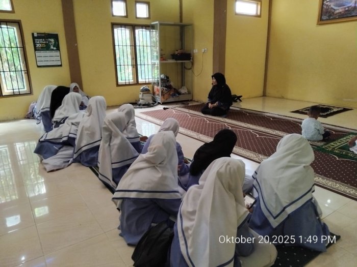 Pembinaan Karakter Siswa MTsN 2 Sungai Penuh Diperkuat Melalui Kegiatan Rohis