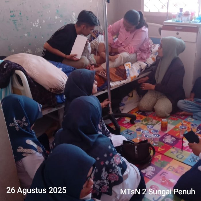 MTsN 2 Sungai Penuh Mengunjungi Anak Tenaga Kependidikan di RSUD Sungai Penuh