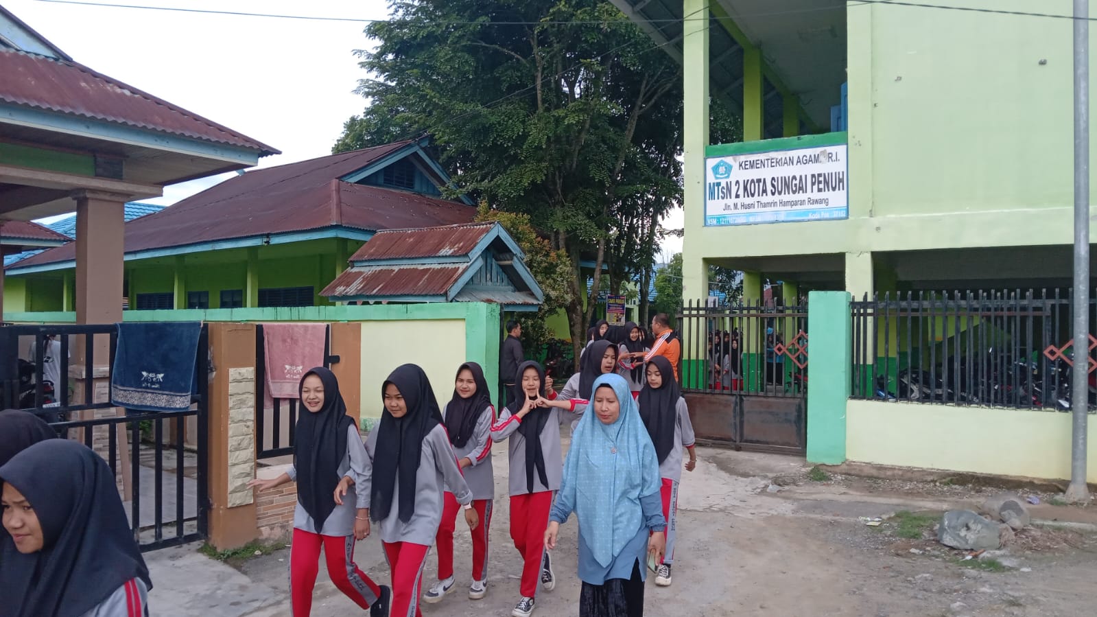 Sabtu waktunya Jalan Santai MTsN 2 Sungai Penuh yang Ceria dan Penuh Semangat