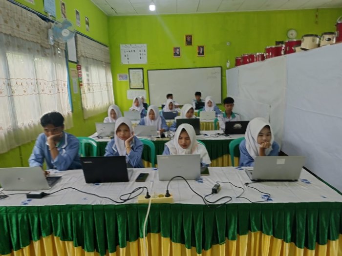 Hari Pertama TKA di MTsN 2 Sungai Penuh Berjalan Lancar, 14 Peserta Ikuti Sesi Perdana