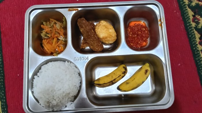 MTsN 2 Sungai Penuh Sediakan Makan Bergizi Gratis untuk Siswa  Kamis, 29 Januari 2026