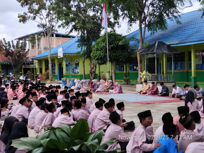 Yasinan dan Tahlilan di MTsN 2 Sungai Penuh, Kepala Madrasah Beri Arahan tentang Pentingnya Bersyukur