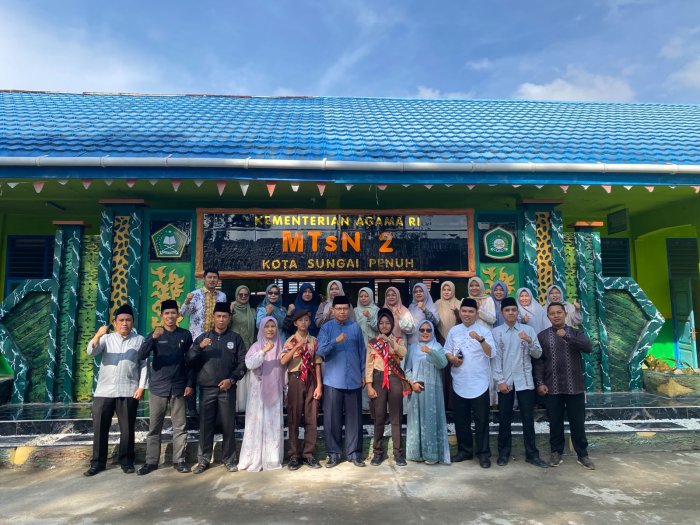 Bangkitkan Semangat Pramuka, MTsN 2 Sungai Penuh Lepas Dua Siswa ke Jambore Daerah Tingkat Provinsi