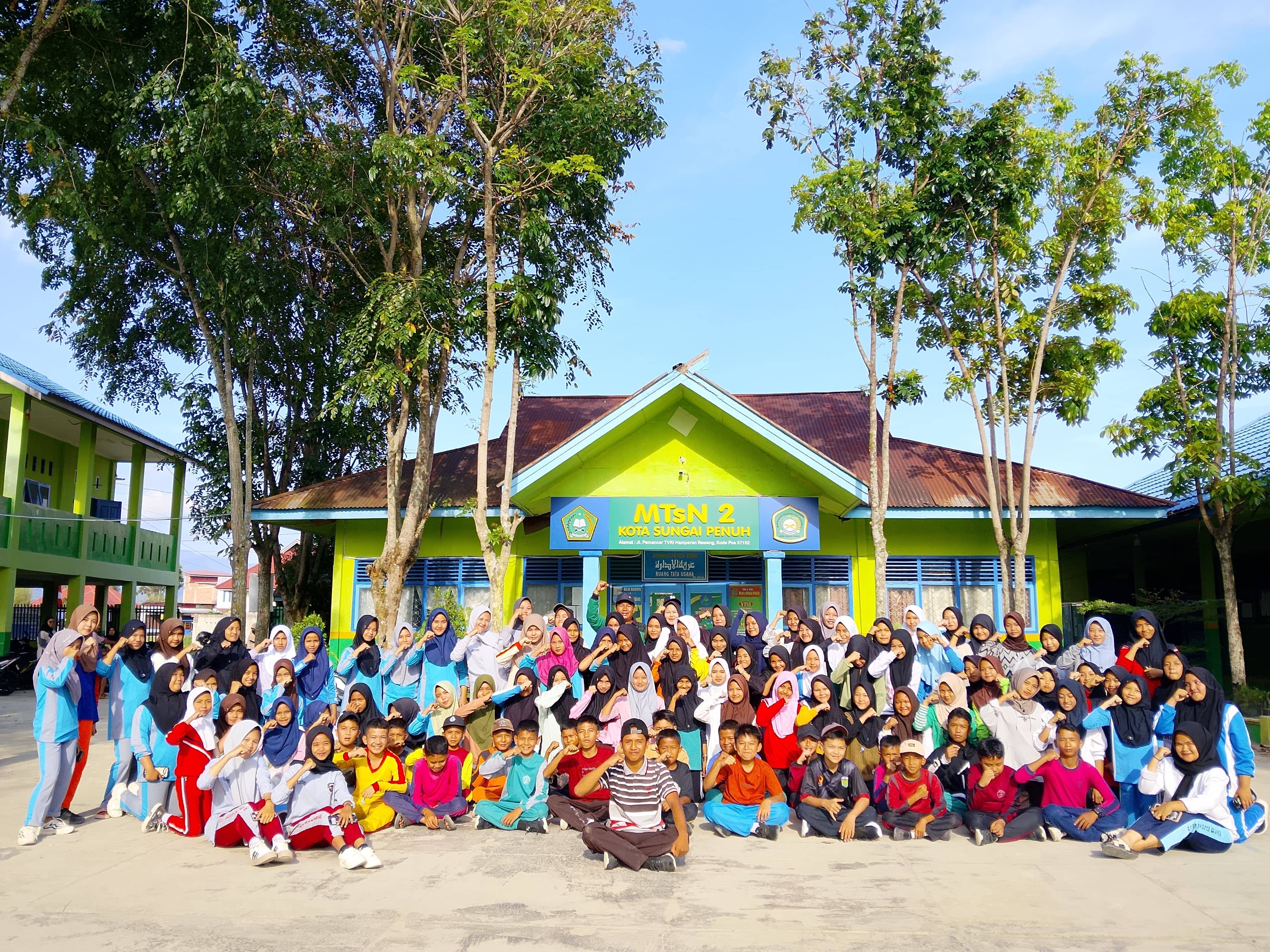 Latihan Perdana Pasbin Periode 1 Tahun Ajaran 2025/2026 di Lapangan MTsN 2 Sungai Penuh
