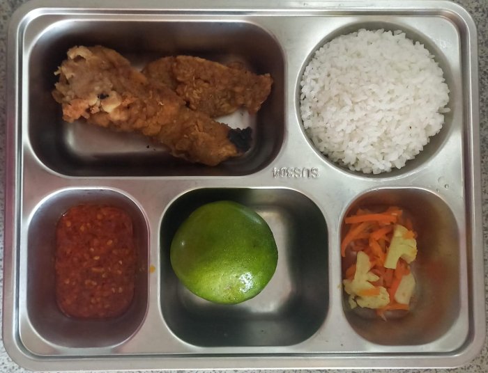 Rabu Sehat! Siswa MTsN 2 Sungai Penuh Nikmati Makan Bergizi Gratis dari Pemerintah