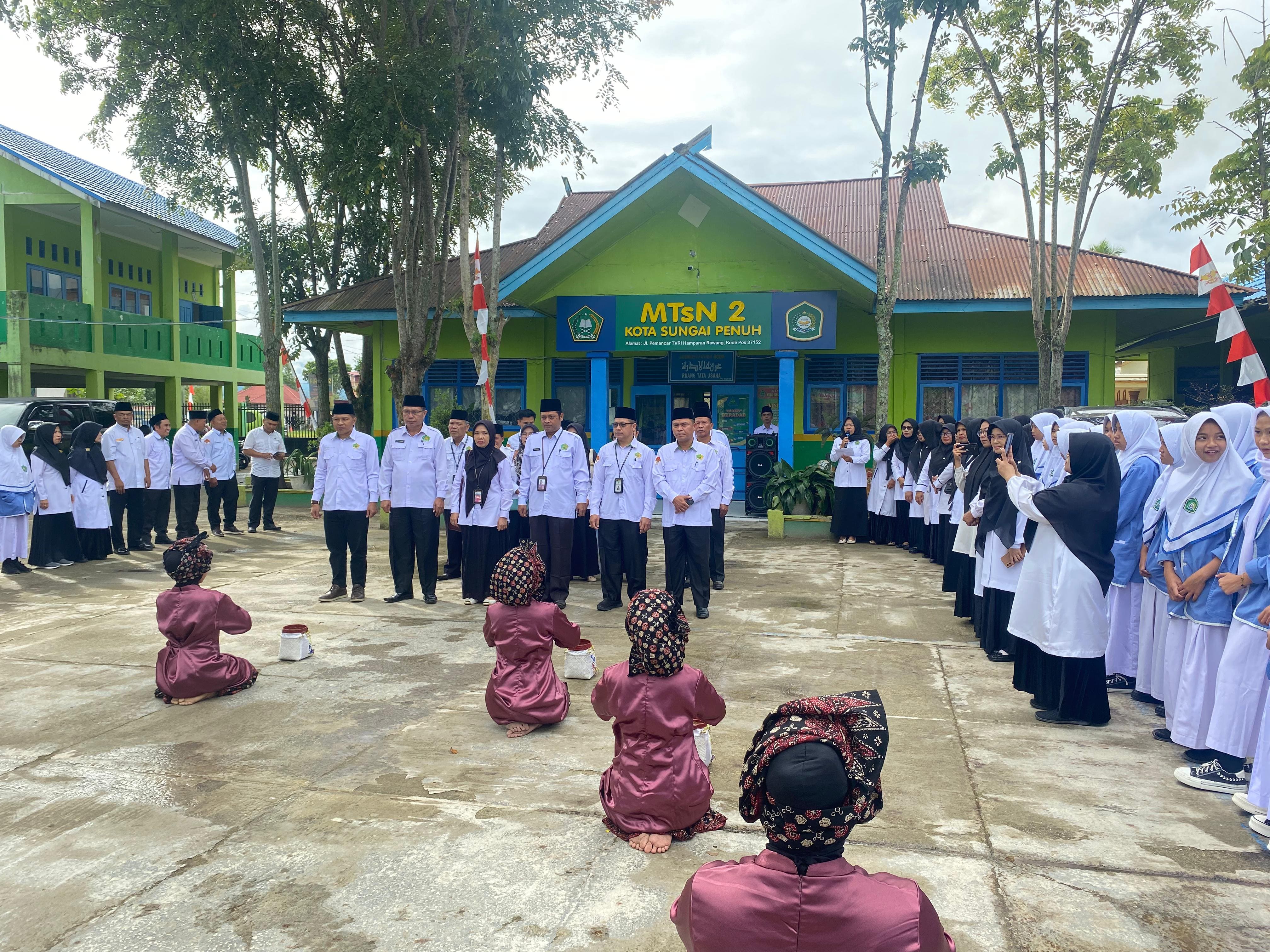  Pembukaan Kantin Halal di MTsN 2 Kota Sungai Penuh