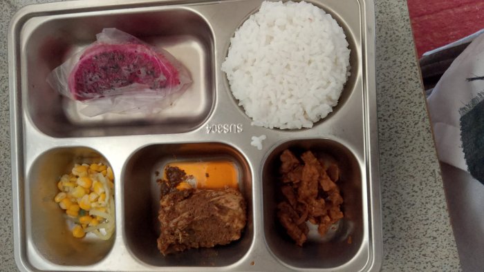 Menu Makan Bergizi Gratis Disajikan di MTsN 2 Sungai Penuh 13 Januari 2026 