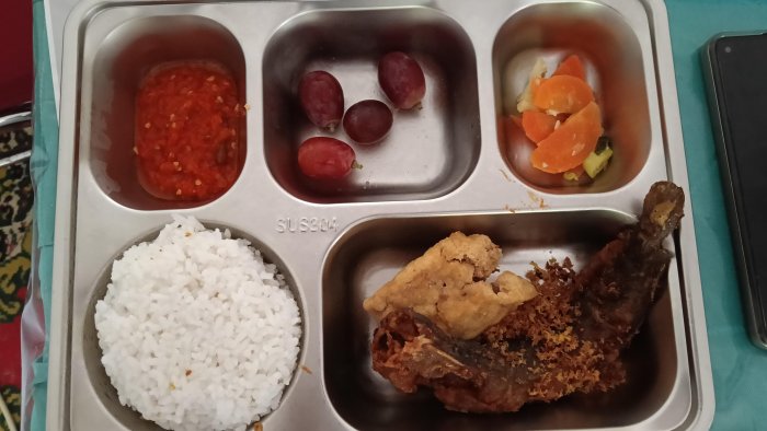 Menu MBG MTsN 2 Sungai Penuh Disajikan Menu Sehat dan Bergizi