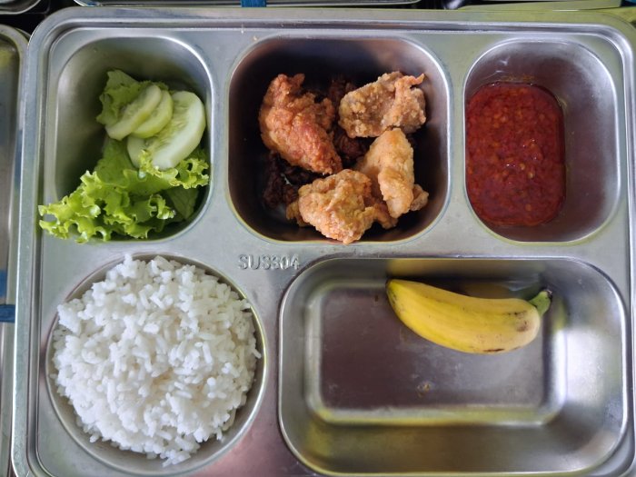 Enak dan Menyehatkan! Siswa MTsN 2 Sungai Penuh Nikmati Menu Bergizi Gratis dari Pemerintah