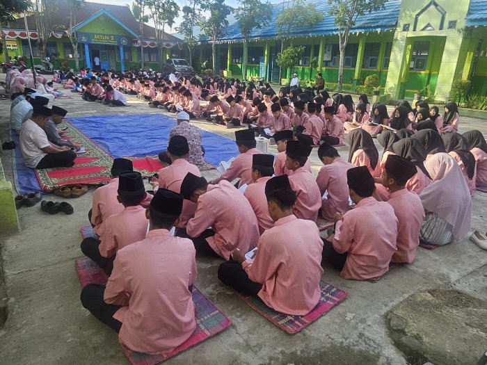 MTsN 2 Gelar Yasinan dan Doa Bersama Dipandu Siswa Kelas VIIA